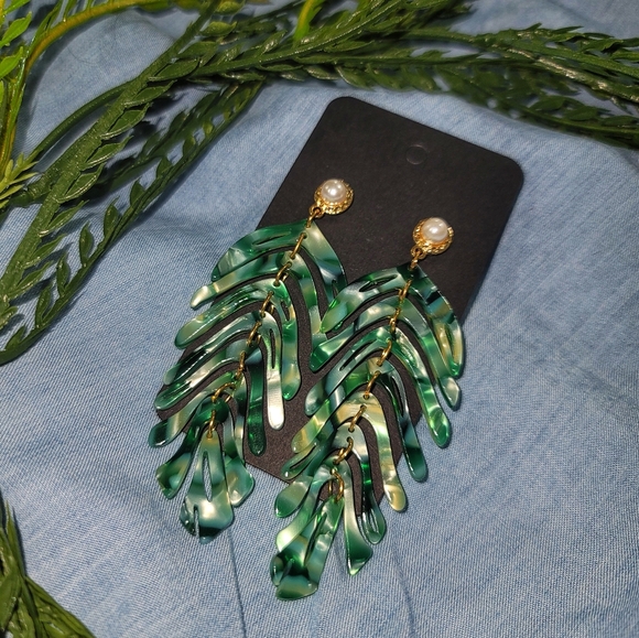 EARRINGS!!! - Picture 1 of 4